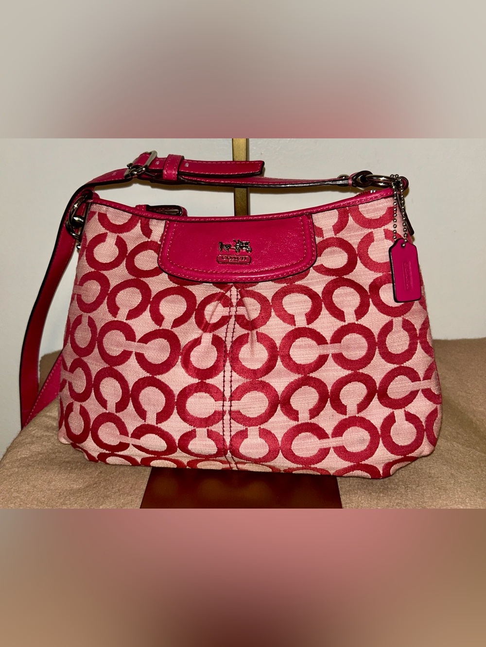 Coach Madison Signature Op Art Small Crossbody Swingpack